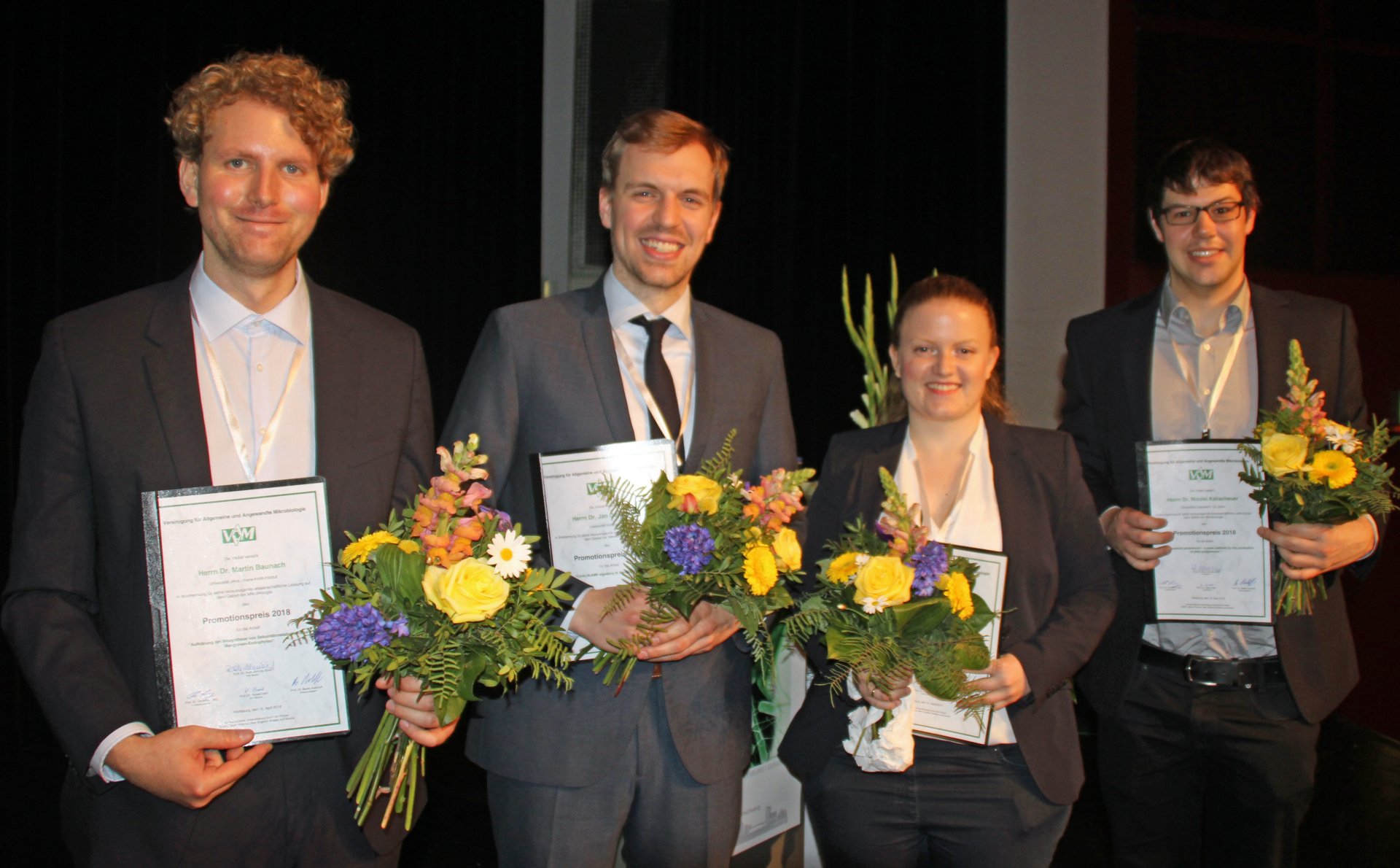 Greta Reintjes und die anderen Preisträger (v.l.n.r. Martin Baunach, Jan Gundlach, Greta Reintjes, Nicolai Kallscheuer) bei der Preisverleihung