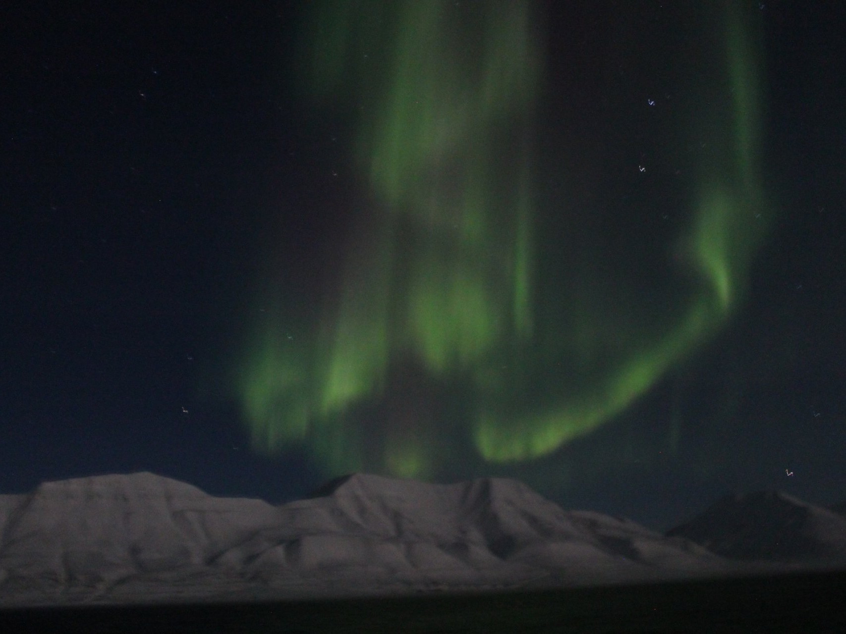 Nordlichter über Spitzbergen (© MPIMM, K. Knittel)