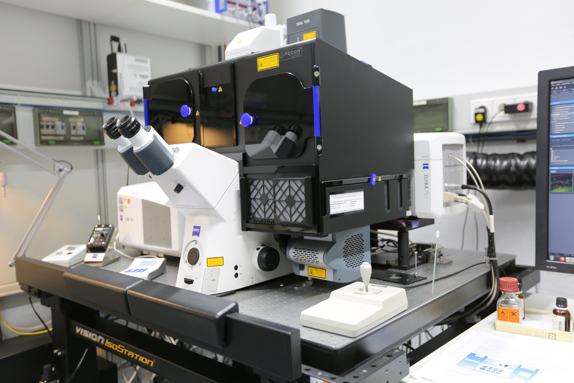 Confocal Laser Scanning Microscope (©Max Planck Institute for Marine Microbiology, J. Schneider)
