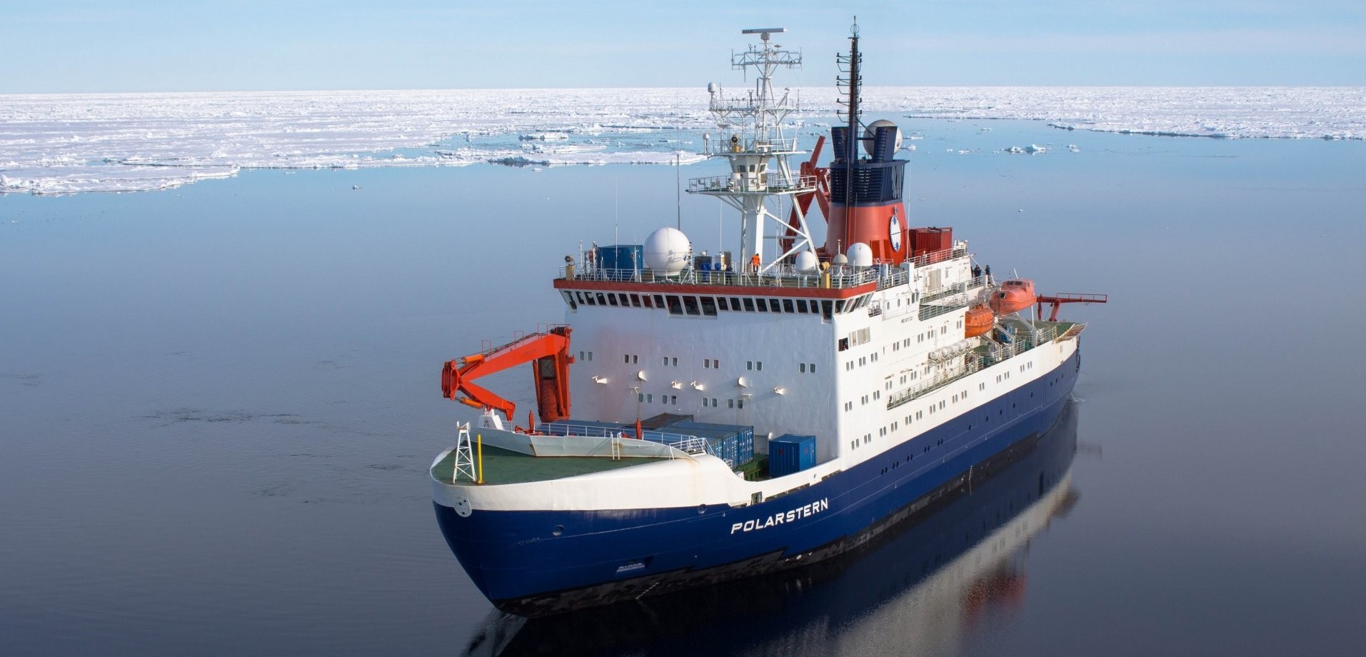 Das Forschungsschiff Polarstern in der Arktis. (© Alfred-Wegener-Institut/ Stefanie Arndt, CC-BY 4.0)