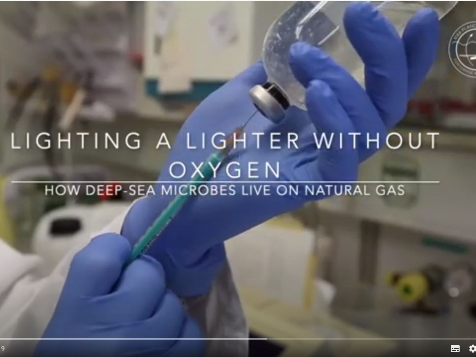 Youtube-Video: Lighting a lighter without oxygen – How deep-sea microbes live on natural gas