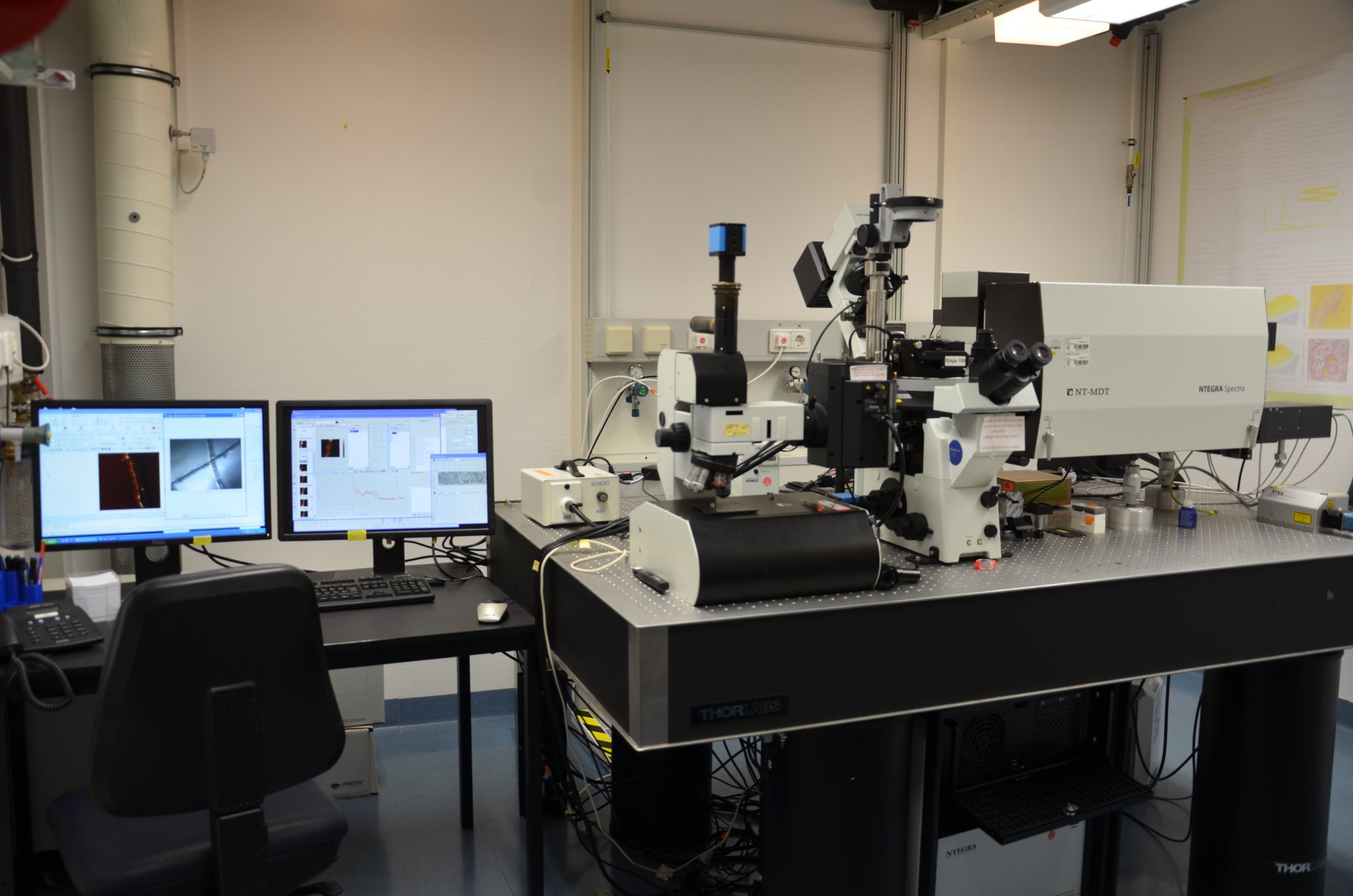 Raman-Spektrometer, kombiniert mit einem Atomkraftmikroskop, AFM (© Max-Planck-Institut für Marine Mikrobiologie, K. Matthes)