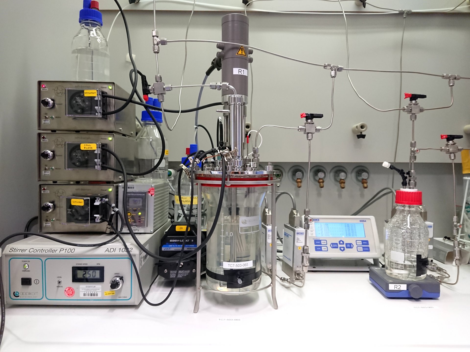 One of the bioreactors used by the Microbial Physiology Group. In here, microbes grow on nitrous oxide (NO). (© Max Planck Institute for Marine Microbiology, Boran Kartal)