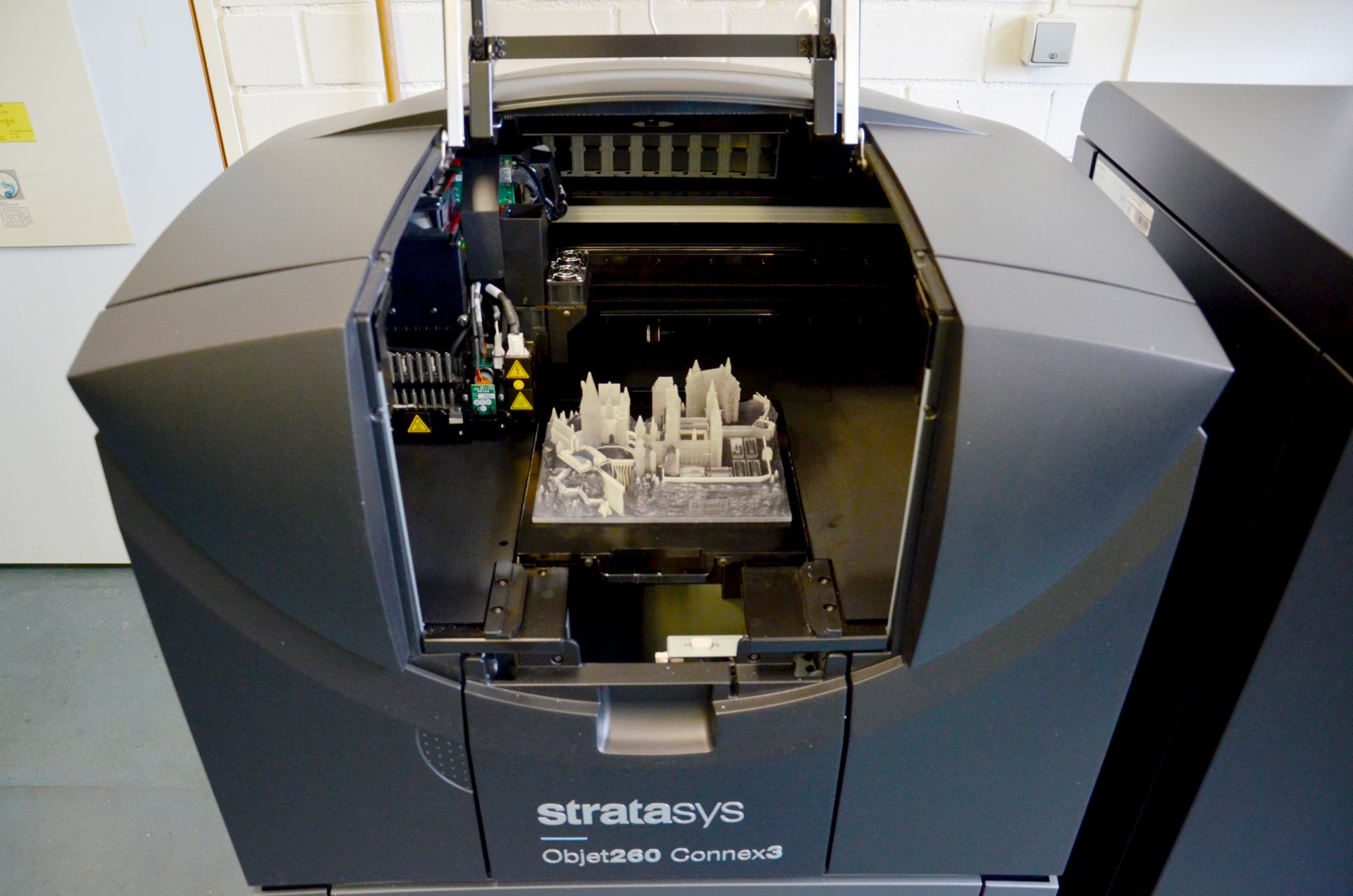 3D printer in the mechanics workshop. (©Max Planck Institute for Marine Microbiology, K. Matthes)