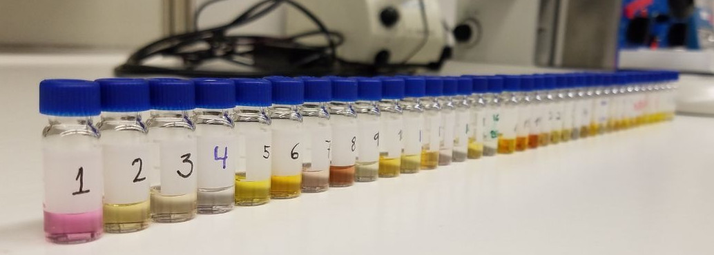 Samples with pigments for analysis with the HPLC-MS. (©Max Planck Institute for Marine Microbiology, P. Bourceau)